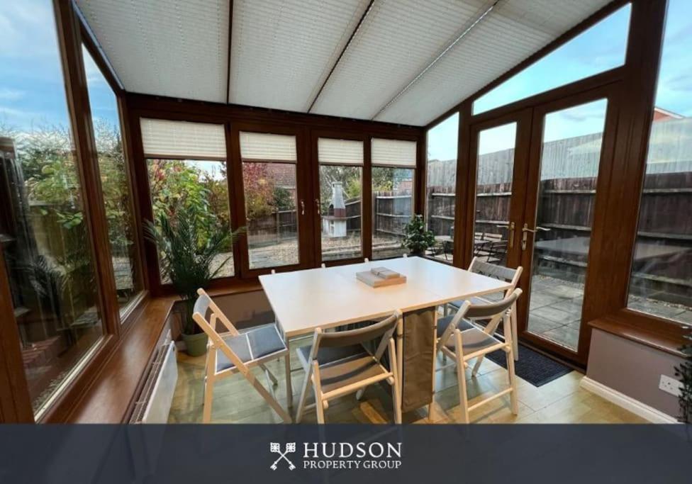 Villa Telford Townhouse With Parking And Garden Exterior foto