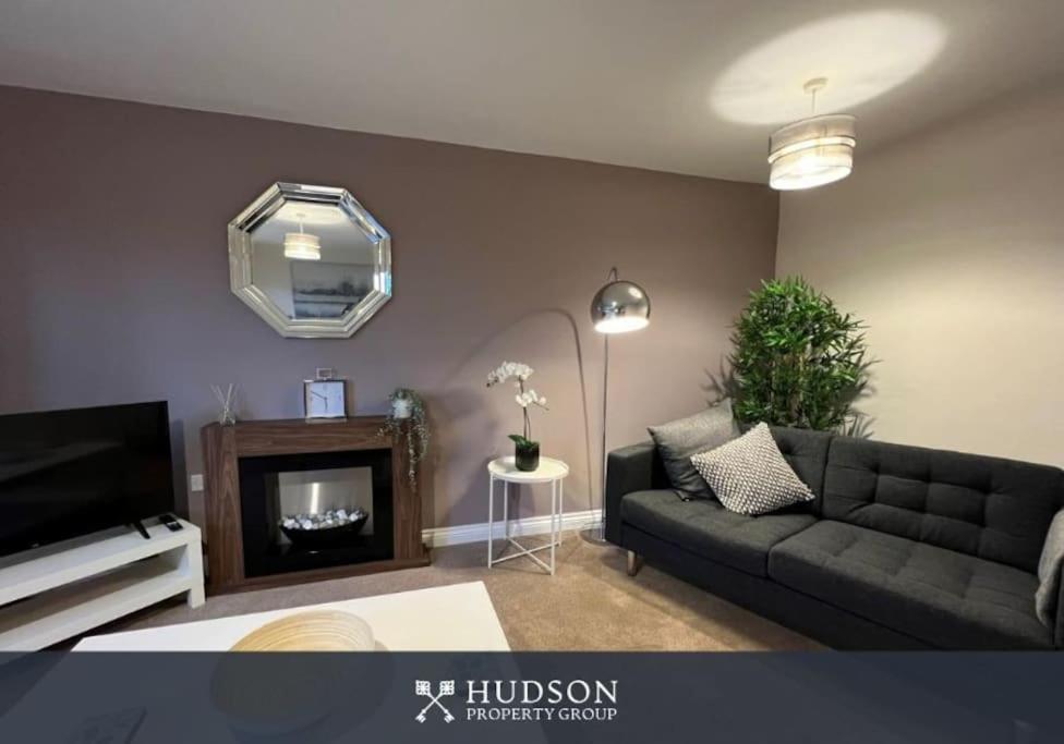Villa Telford Townhouse With Parking And Garden Exterior foto