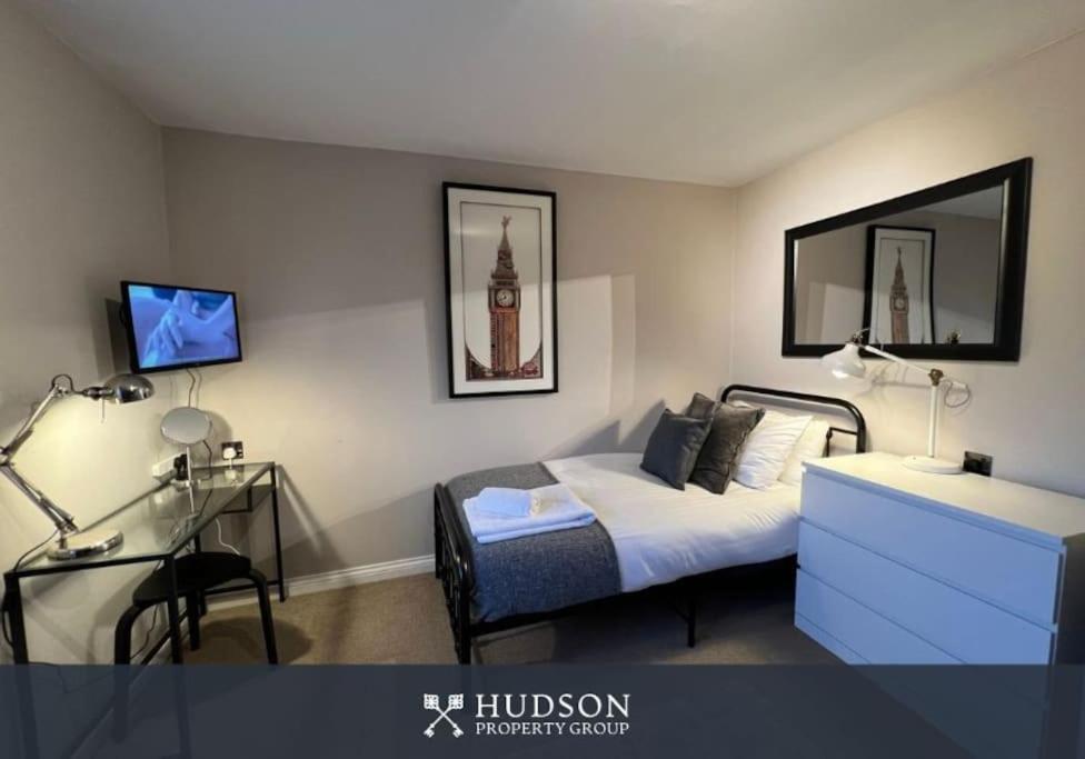 Villa Telford Townhouse With Parking And Garden Exterior foto