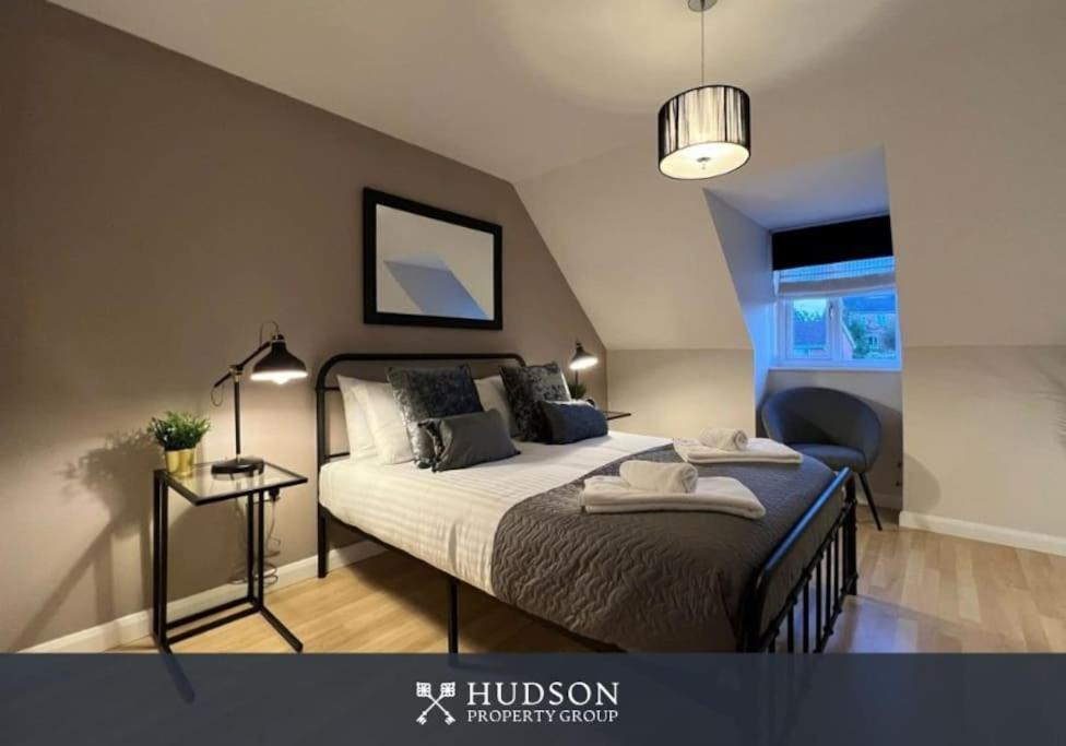 Villa Telford Townhouse With Parking And Garden Exterior foto