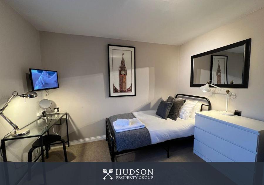 Villa Telford Townhouse With Parking And Garden Exterior foto