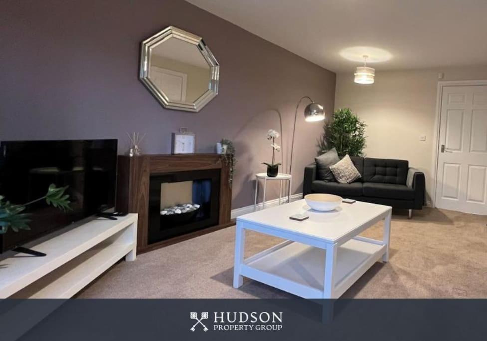 Villa Telford Townhouse With Parking And Garden Exterior foto