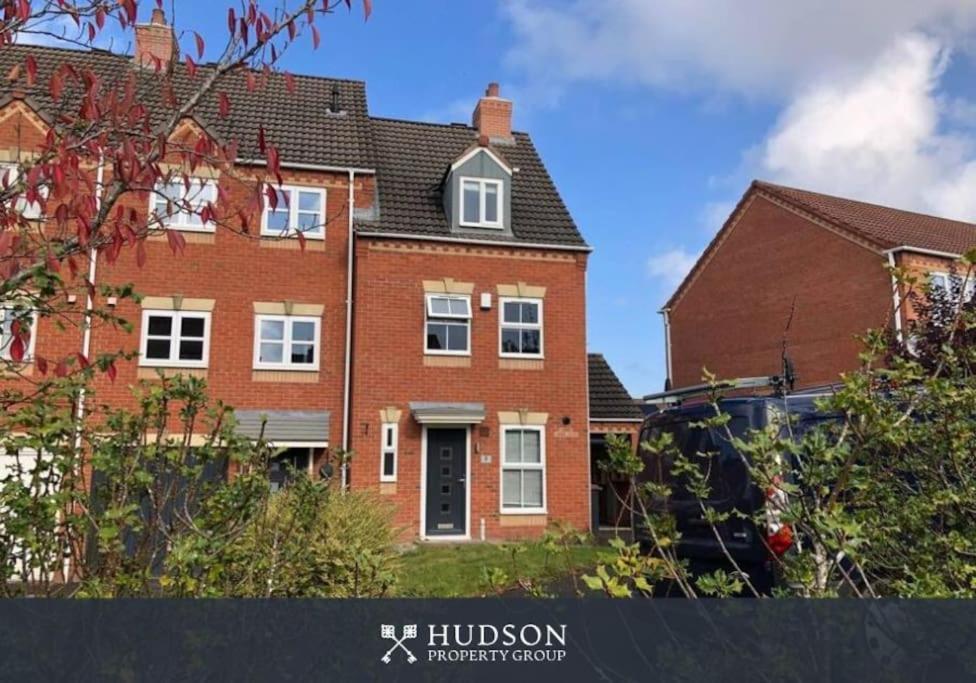 Villa Telford Townhouse With Parking And Garden Exterior foto